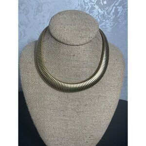 Vintage Gold-Tone Collar Necklace With Ribbed Design & Clasp Closure